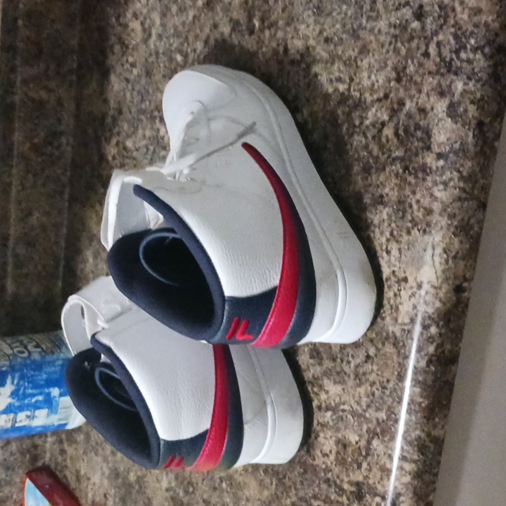 OG Fila strap and lace up tennis shoes - Picture 2 of 5